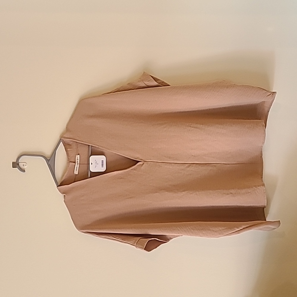 Urban Daisy Boutique Flowy Top Size Med